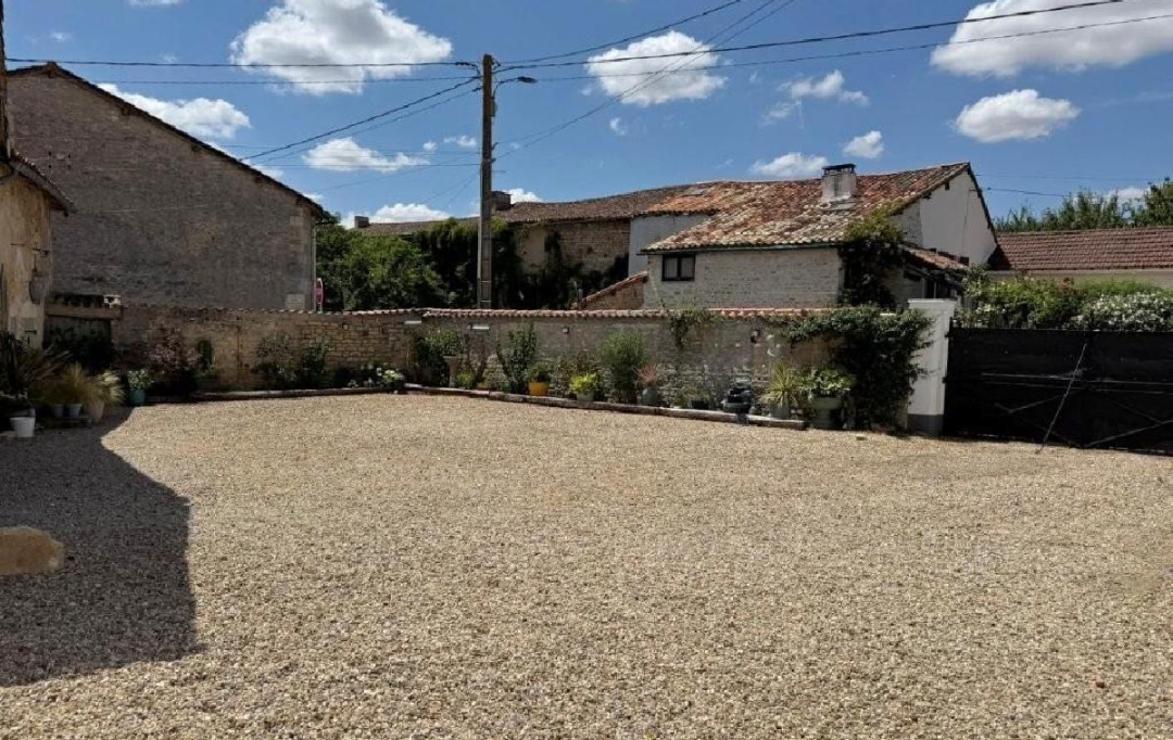 AGENCE TIC RUFFEC : Maison / Villa | CIVRAY (86400) | 227 m2 | 249 950 &euro; 
