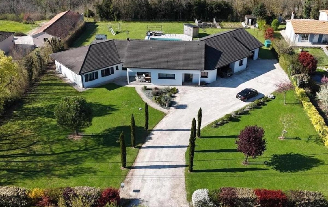 AGENCE TIC RUFFEC : Maison / Villa | RUFFEC (16700) | 257 m2 | 399 950 &euro; 