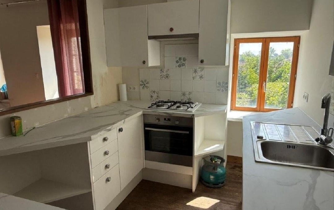 AGENCE TIC RUFFEC : Maison / Villa | CHAMPAGNE-MOUTON (16350) | 80 m2 | 49 950 &euro; 