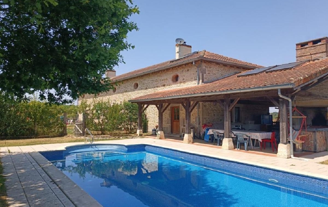 AGENCE TIC RUFFEC : Maison / Villa | CHARROUX (86250) | 240 m2 | 421 000 &euro; 