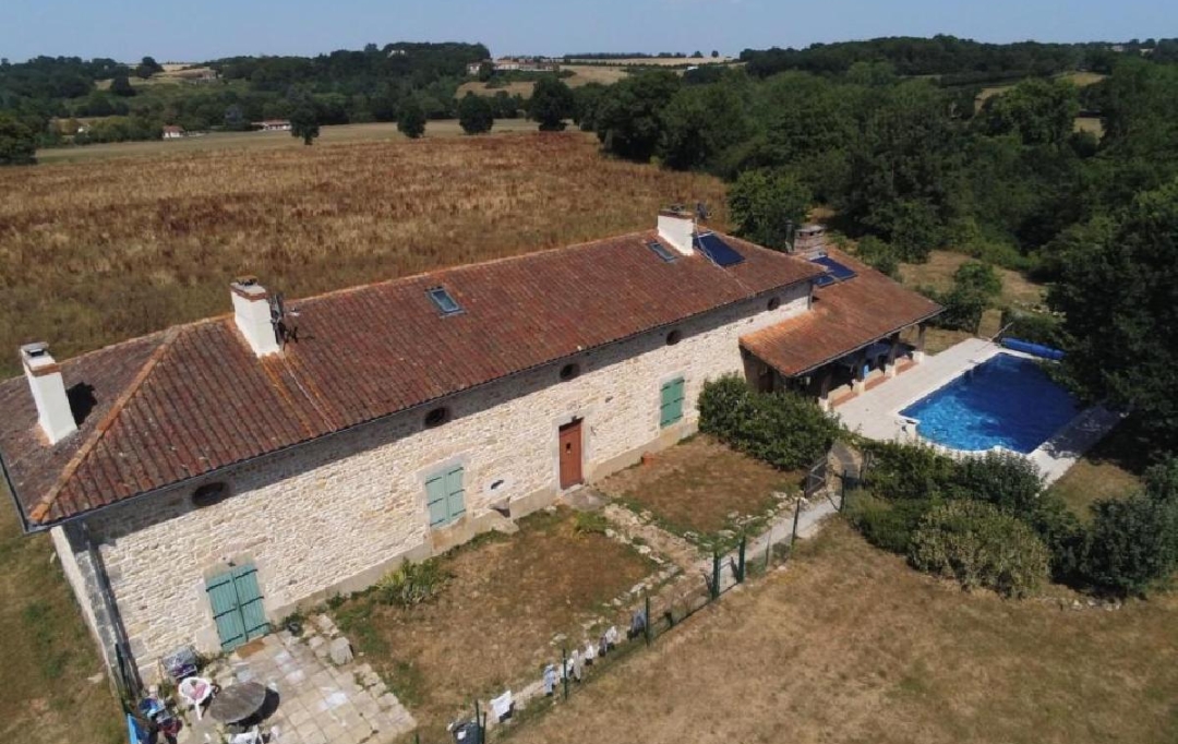 AGENCE TIC RUFFEC : Maison / Villa | CHARROUX (86250) | 240 m2 | 421 000 &euro; 