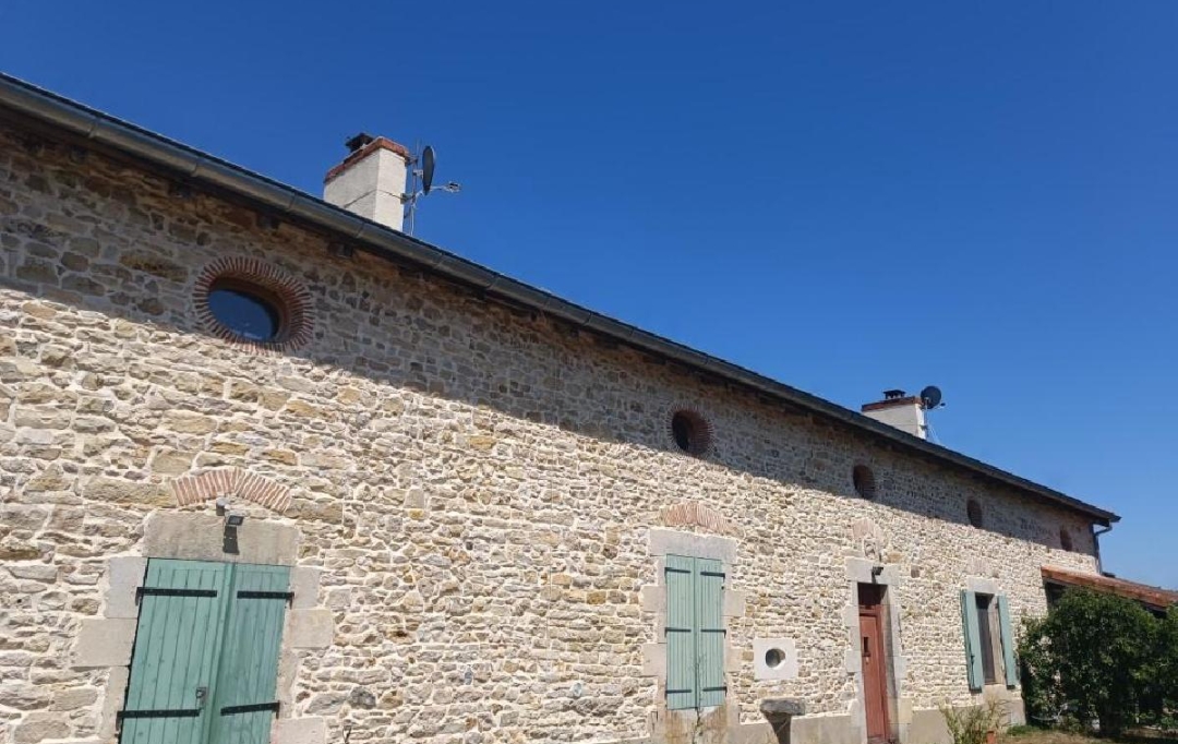 AGENCE TIC RUFFEC : Maison / Villa | CHARROUX (86250) | 240 m2 | 421 000 &euro; 