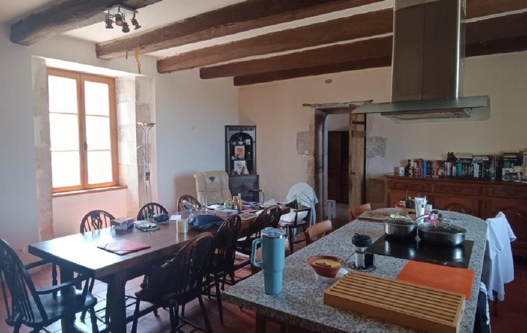 AGENCE TIC RUFFEC : Maison / Villa | CHARROUX (86250) | 240 m2 | 421 000 &euro; 