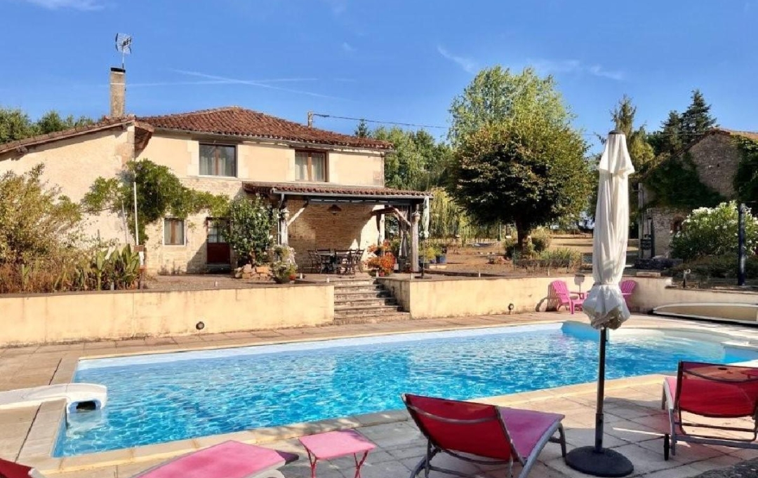 AGENCE TIC RUFFEC : Maison / Villa | CHARROUX (86250) | 307 m2 | 421 000 &euro; 