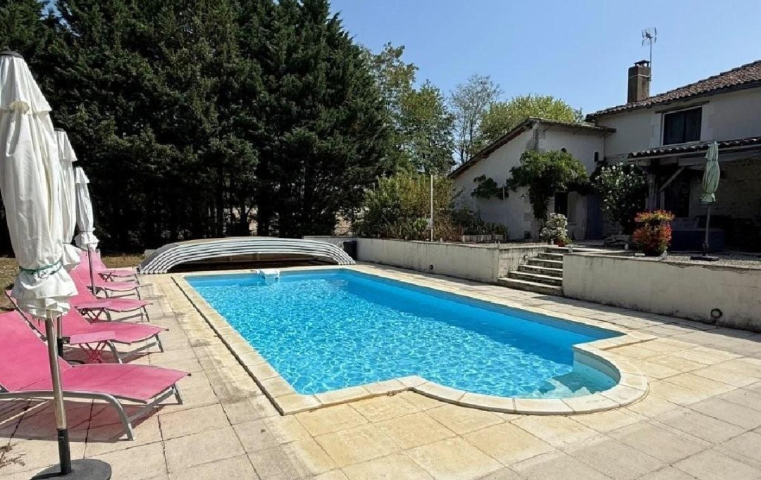 AGENCE TIC RUFFEC : Maison / Villa | CHARROUX (86250) | 307 m2 | 421 000 &euro; 