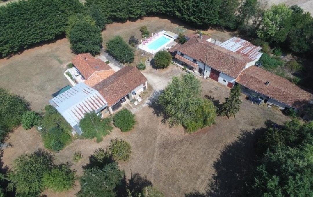AGENCE TIC RUFFEC : Maison / Villa | CHARROUX (86250) | 307 m2 | 421 000 &euro; 