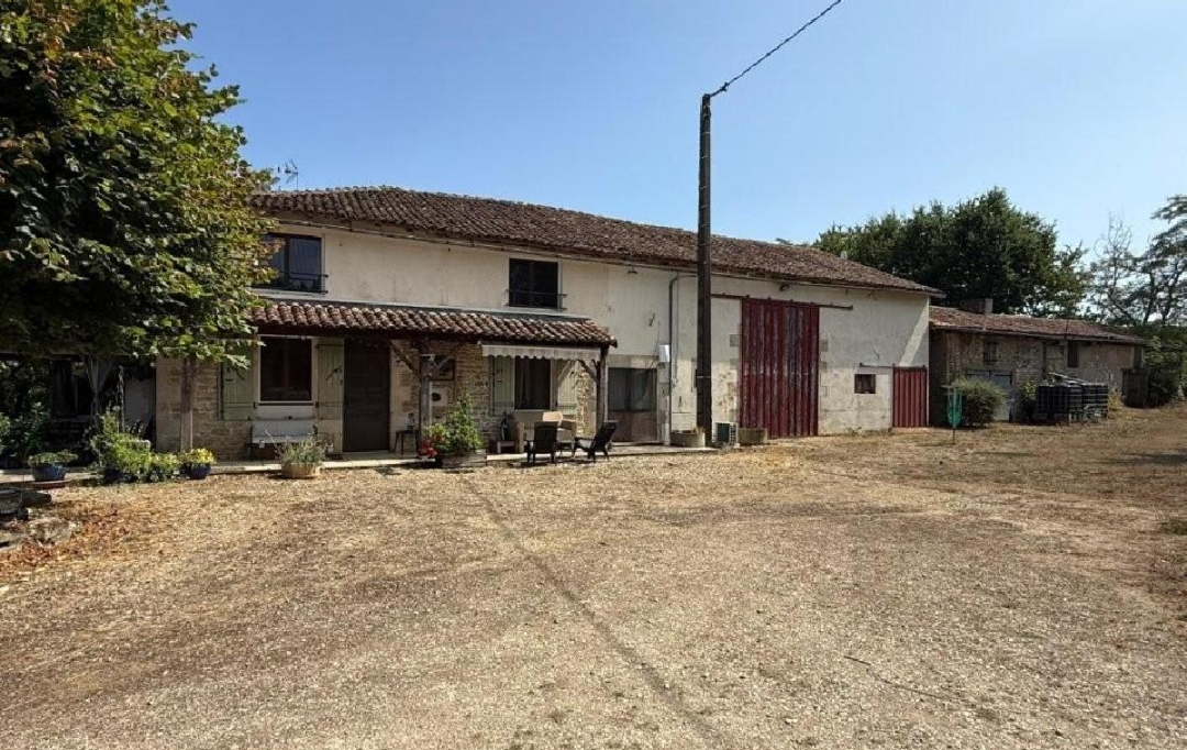 AGENCE TIC RUFFEC : Maison / Villa | CHARROUX (86250) | 307 m2 | 421 000 &euro; 