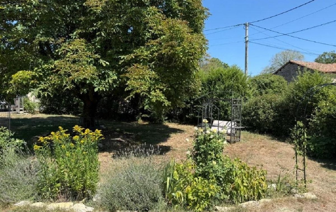 AGENCE TIC RUFFEC : Maison / Villa | CHAMPAGNE-MOUTON (16350) | 64 m2 | 80 645 &euro; 