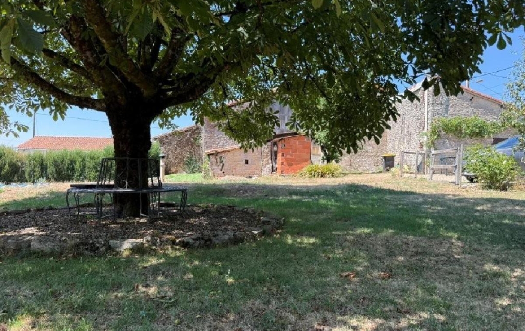 AGENCE TIC RUFFEC : Maison / Villa | CHAMPAGNE-MOUTON (16350) | 64 m2 | 80 645 &euro; 