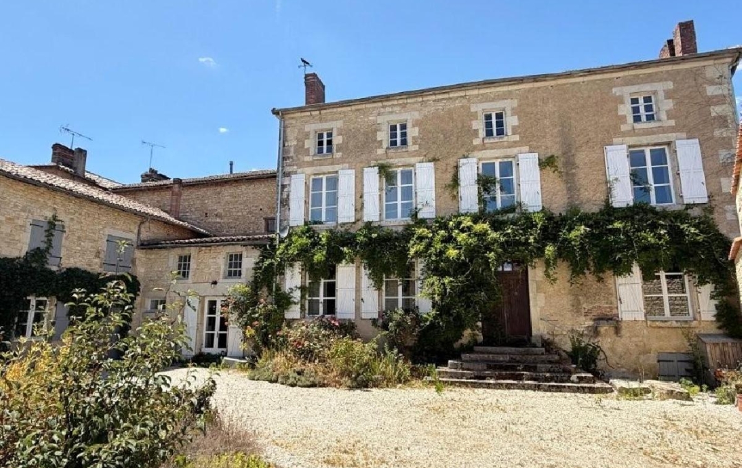 AGENCE TIC RUFFEC : Maison / Villa | CHAMPAGNE-MOUTON (16350) | 320 m2 | 347 360 &euro; 