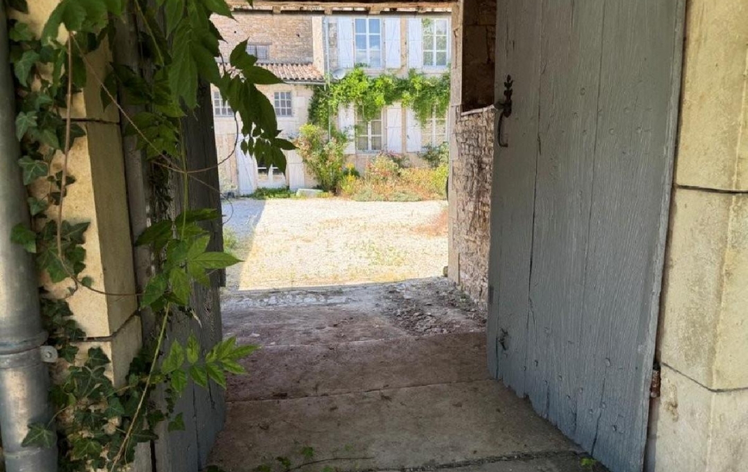 AGENCE TIC RUFFEC : Maison / Villa | CHAMPAGNE-MOUTON (16350) | 320 m2 | 347 360 &euro; 
