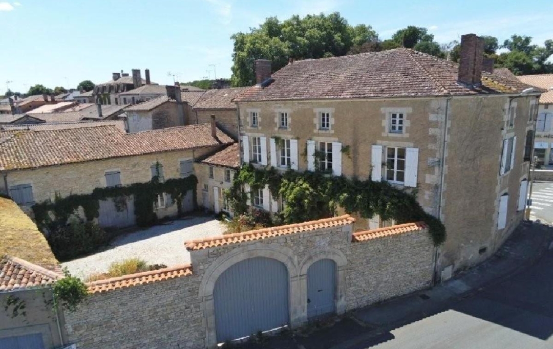 AGENCE TIC RUFFEC : Maison / Villa | CHAMPAGNE-MOUTON (16350) | 320 m2 | 347 360 &euro; 