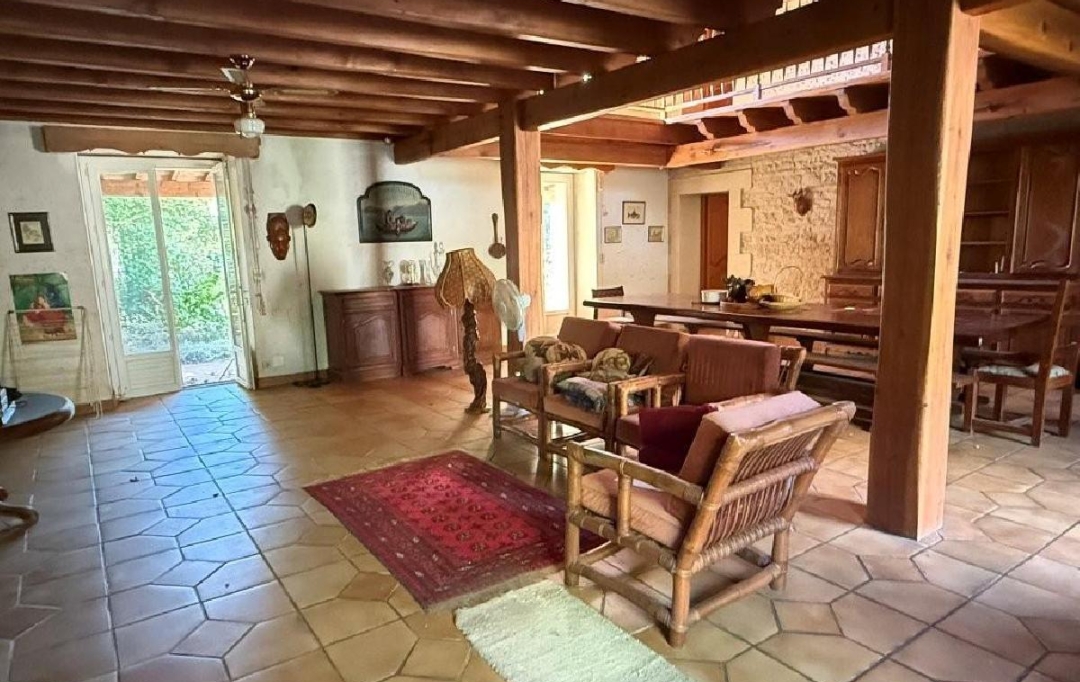 AGENCE TIC RUFFEC : Maison / Villa | NANTEUIL-EN-VALLEE (16700) | 201 m2 | 147 970 &euro; 