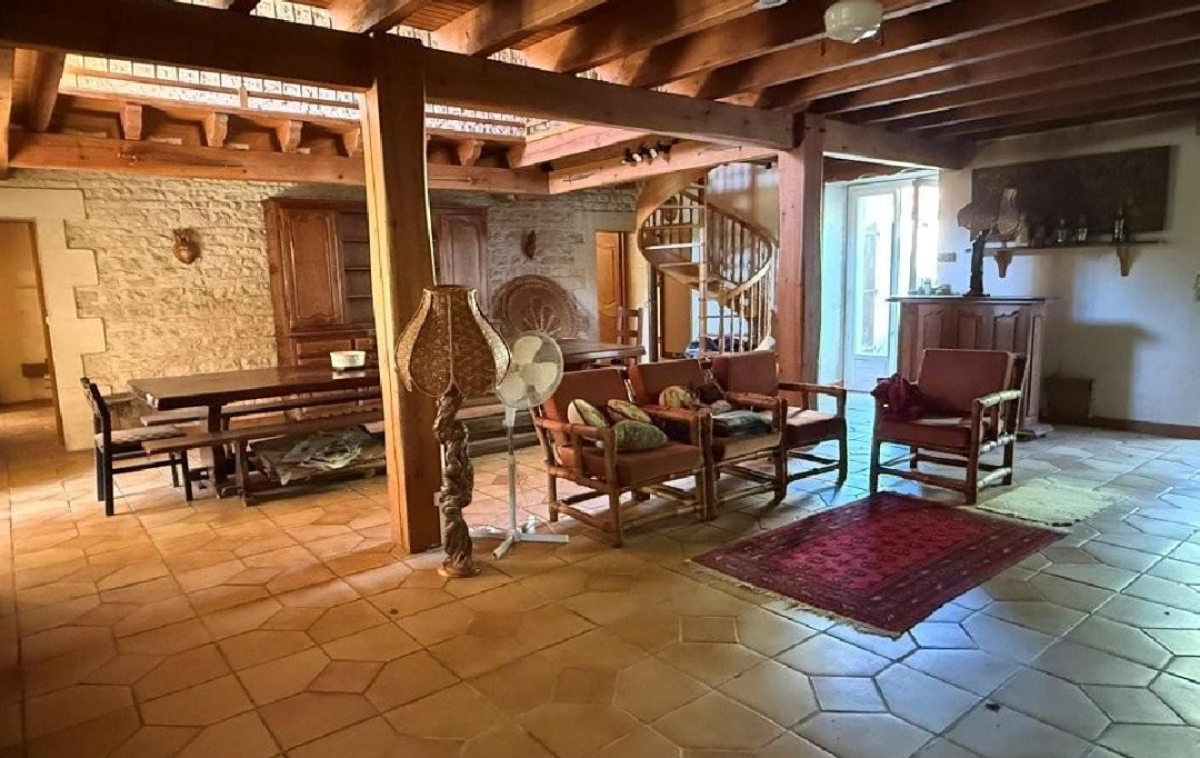 AGENCE TIC RUFFEC : Maison / Villa | NANTEUIL-EN-VALLEE (16700) | 201 m2 | 147 970 &euro; 
