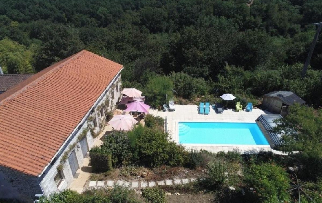 AGENCE TIC RUFFEC : House | CIVRAY (86400) | 240 m2 | 368 400 &euro; 