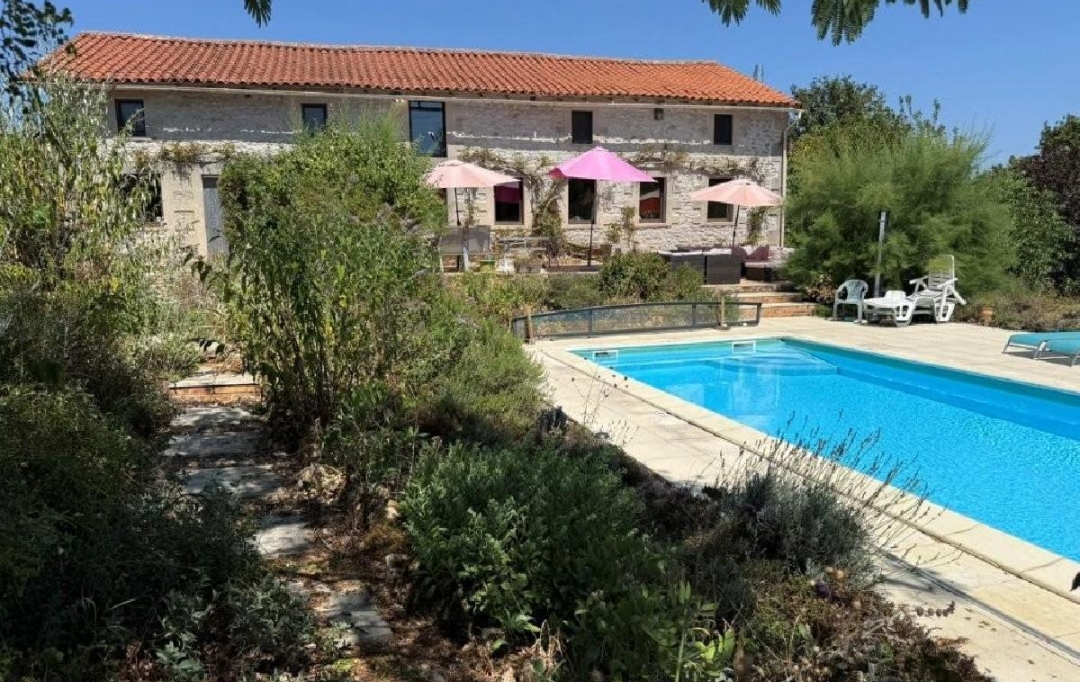 AGENCE TIC RUFFEC : House | CIVRAY (86400) | 240 m2 | 368 400 &euro; 
