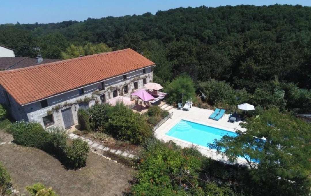 AGENCE TIC RUFFEC : House | CIVRAY (86400) | 240 m2 | 368 400 &euro; 