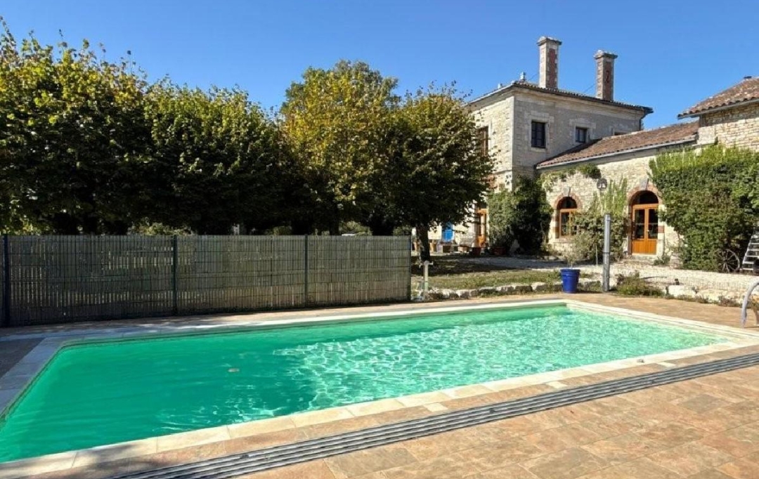 AGENCE TIC RUFFEC : House | RUFFEC (16700) | 338 m2 | 425 000 &euro; 