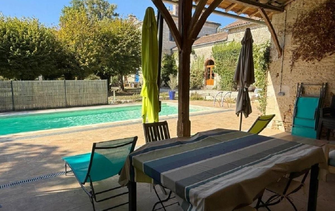 AGENCE TIC RUFFEC : House | RUFFEC (16700) | 338 m2 | 425 000 &euro; 
