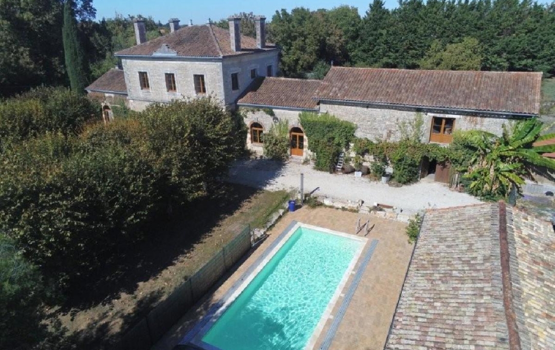 AGENCE TIC RUFFEC : House | RUFFEC (16700) | 338 m2 | 425 000 &euro; 