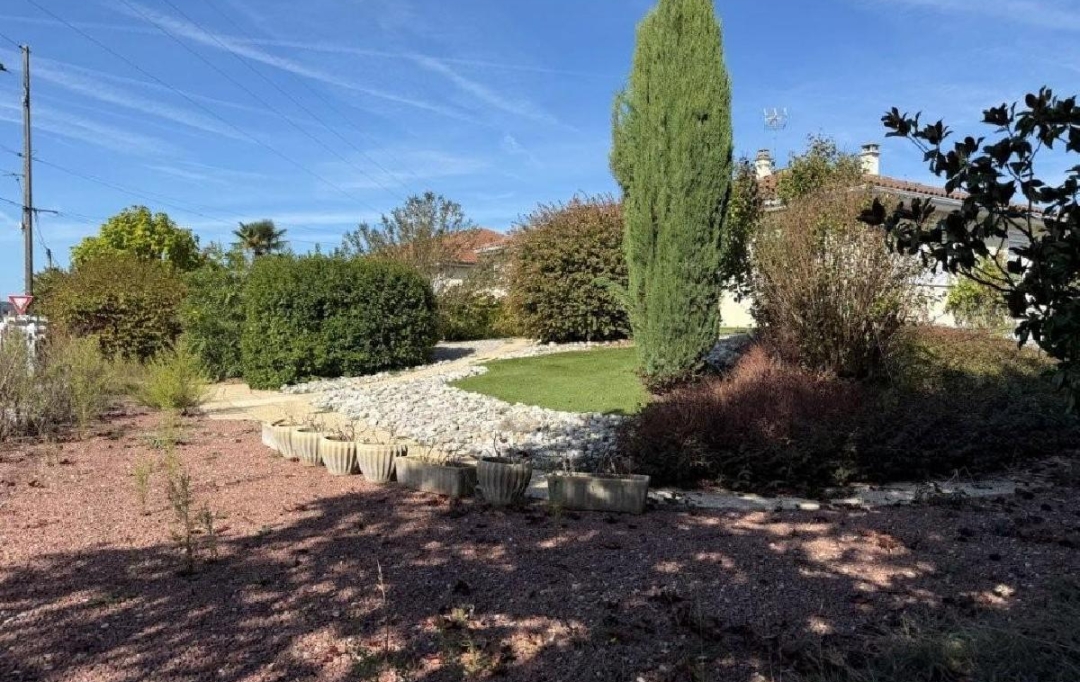 AGENCE TIC RUFFEC : House | RUFFEC (16700) | 117 m2 | 170 200 &euro; 