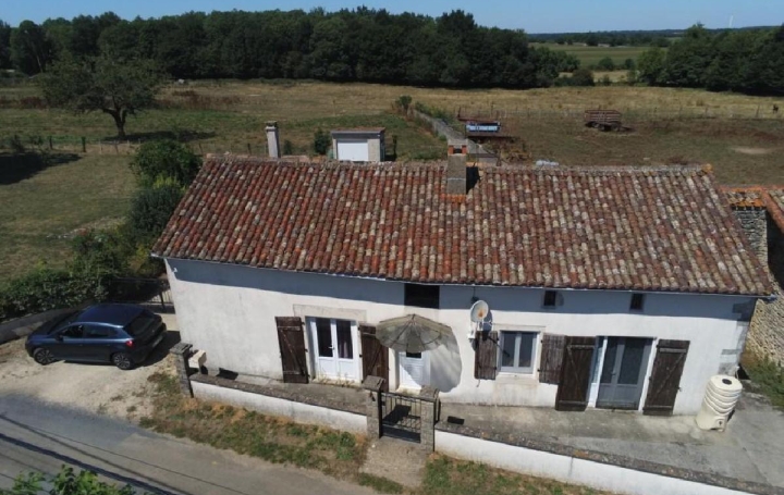 Maison RUFFEC 155 m2 132 975 € Maison RUFFEC 155 m2 132 975 €