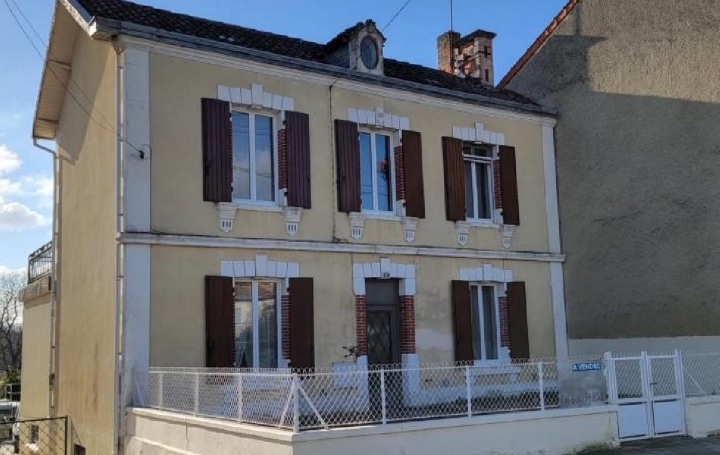 Maison AUNAC 185 m2 250 000 € Maison AUNAC 185 m2 250 000 €