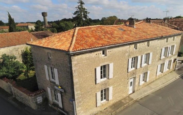 Maison VILLEFAGNAN 214 m2 255 300 € Maison VILLEFAGNAN 214 m2 255 300 €