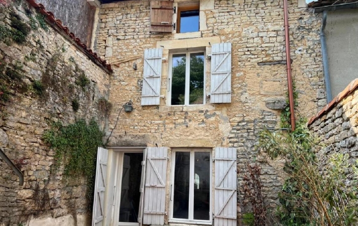 Maison VERTEUIL-SUR-CHARENTE 135 m2 102 000 € Maison VERTEUIL-SUR-CHARENTE 135 m2 102 000 €