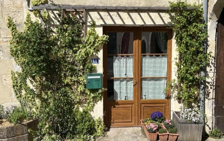 Maison CHARROUX 99 m2 85 600 € Maison CHARROUX 99 m2 85 600 €