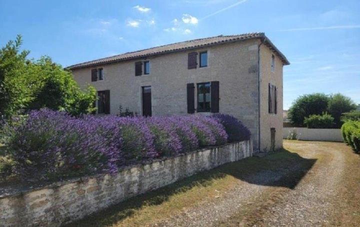 Maison RUFFEC 177 m2 222 000 € Maison RUFFEC 177 m2 222 000 €