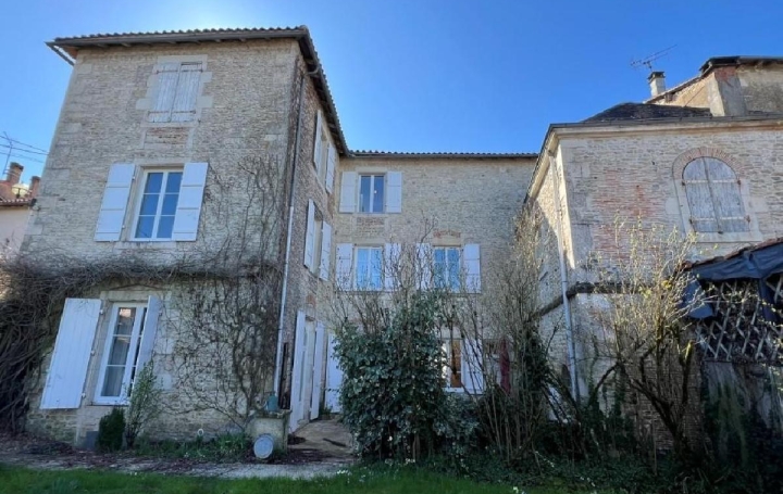 Maison RUFFEC 455 m2 449 000 € Maison RUFFEC 455 m2 449 000 €