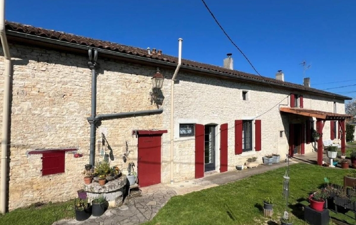 Maison RUFFEC 218 m2 236 800 € Maison RUFFEC 218 m2 236 800 €