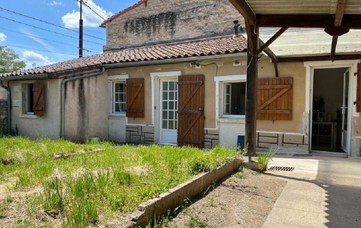 Maison RUFFEC 58 m2 64 500 € Maison RUFFEC 58 m2 64 500 €