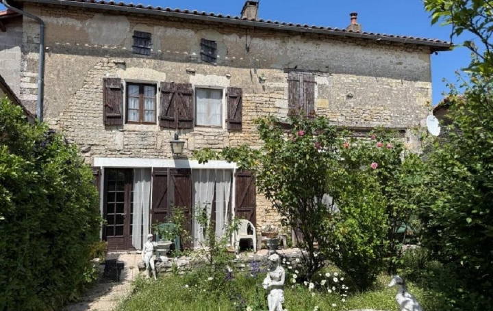 Maison   RUFFEC  192 m2 148 750 € 