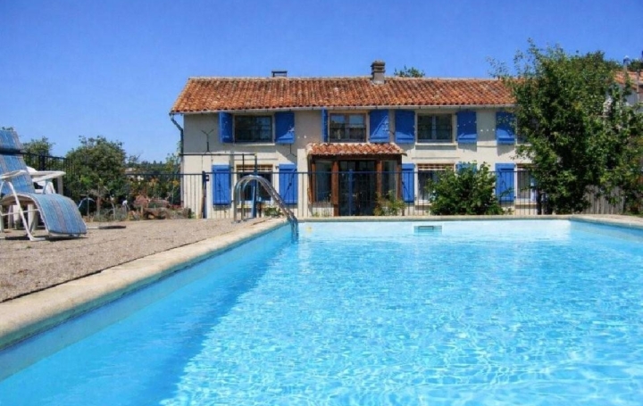 Maison   NANTEUIL-EN-VALLEE  125 m2 170 200 € 