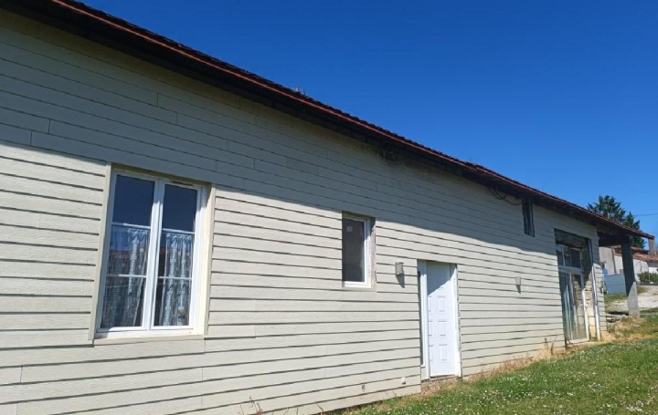 Maison   AUNAC  156 m2 125 800 € 