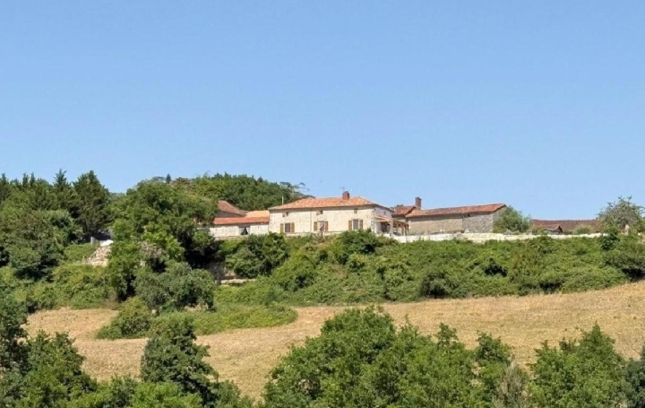 Maison   CHARROUX  231 m2 399 950 € 