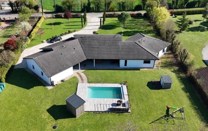 Maison   RUFFEC  257 m2 399 950 € 