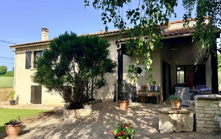 Maison   RUFFEC  105 m2 207 440 € 