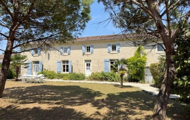 Maison   VILLEFAGNAN  213 m2 326 315 € 
