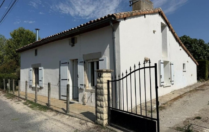Maison   RUFFEC  81 m2 112 900 € 