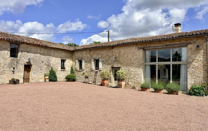 Maison   VILLEFAGNAN  201 m2 375 000 € 