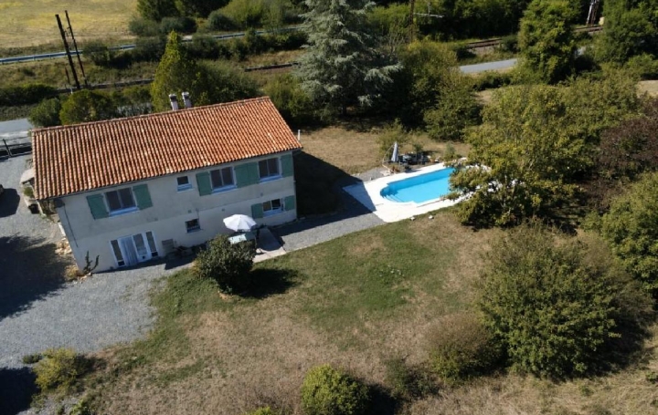 Maison   RUFFEC  152 m2 149 950 € 