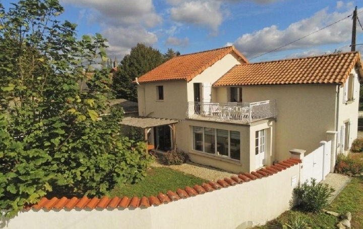Maison   VILLEFAGNAN  109 m2 149 950 € 